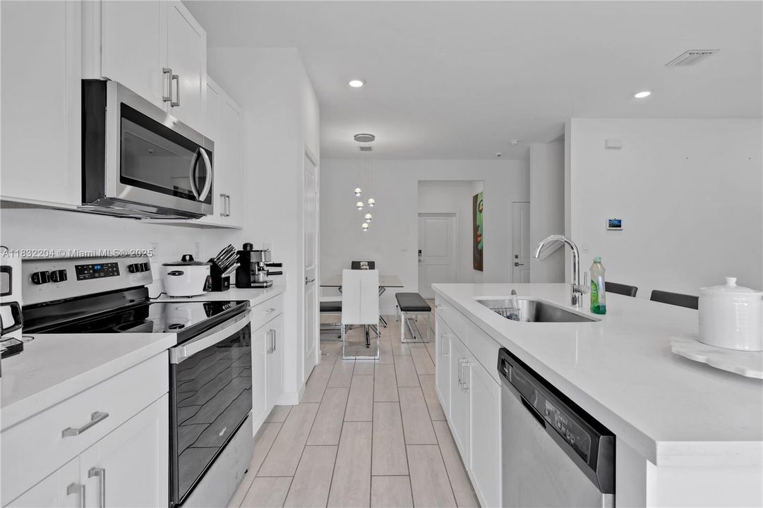 For Sale: $452,900 (3 beds, 2 baths, 1712 Square Feet)