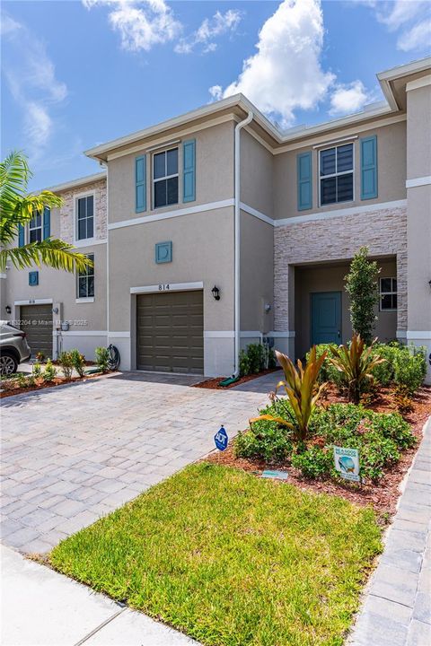 For Sale: $452,900 (3 beds, 2 baths, 1712 Square Feet)