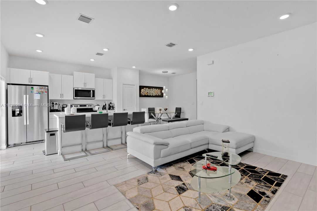 For Sale: $452,900 (3 beds, 2 baths, 1712 Square Feet)