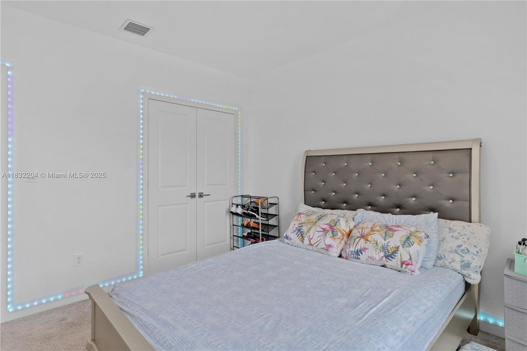 For Sale: $452,900 (3 beds, 2 baths, 1712 Square Feet)