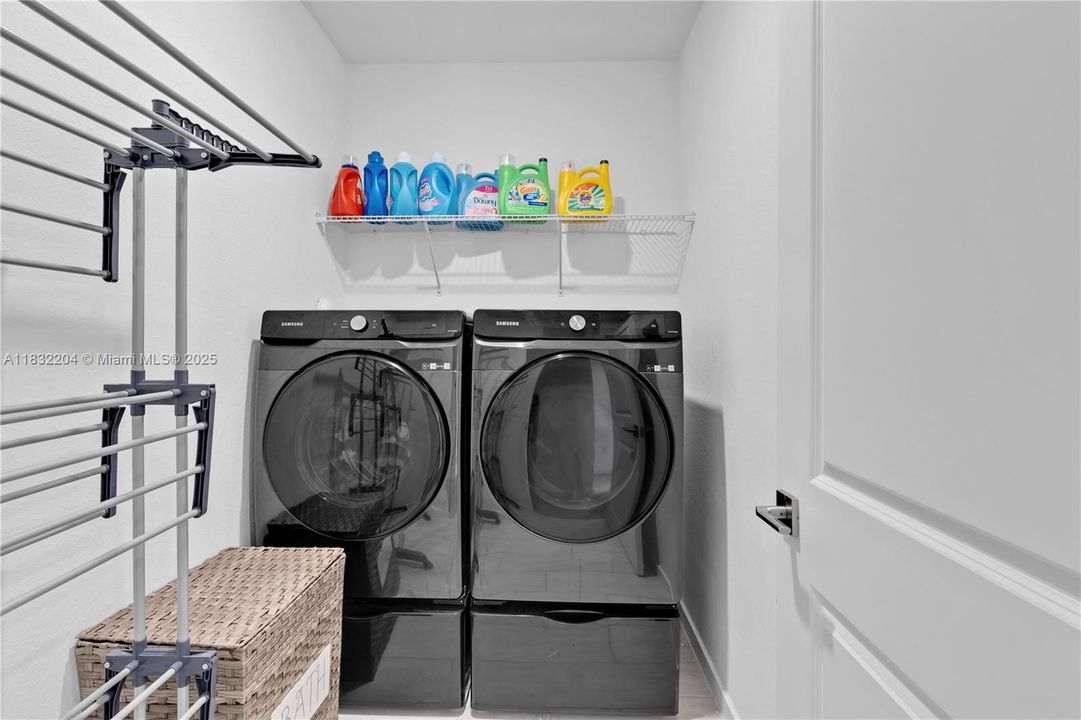 For Sale: $452,900 (3 beds, 2 baths, 1712 Square Feet)