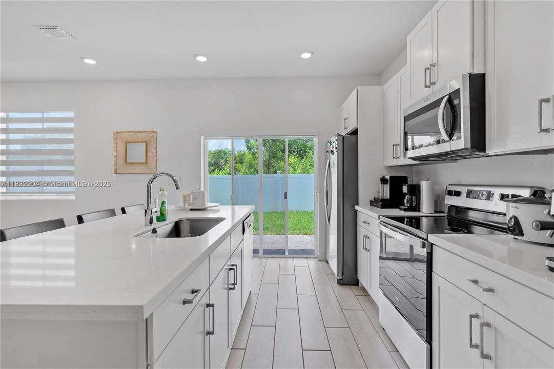 For Sale: $452,900 (3 beds, 2 baths, 1712 Square Feet)