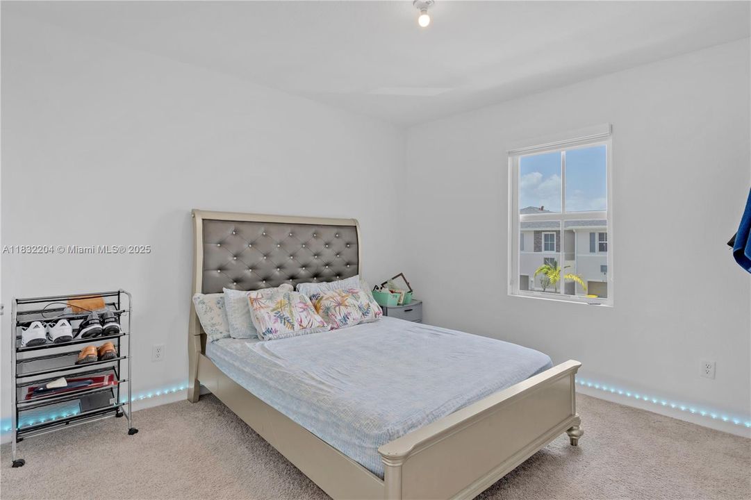 For Sale: $452,900 (3 beds, 2 baths, 1712 Square Feet)