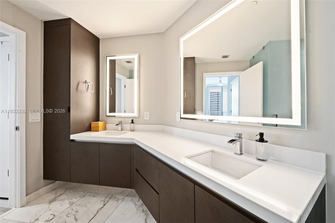 En Venta: $1,300,000 (2 camas, 3 baños, 1559 Pies cuadrados)