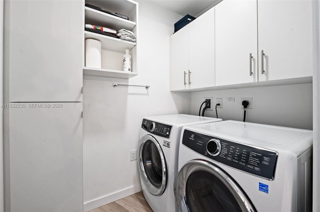 En Venta: $1,300,000 (2 camas, 3 baños, 1559 Pies cuadrados)