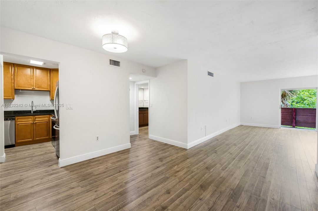 Vendido Recientemente: $399,000 (2 camas, 2 baños, 1163 Pies cuadrados)