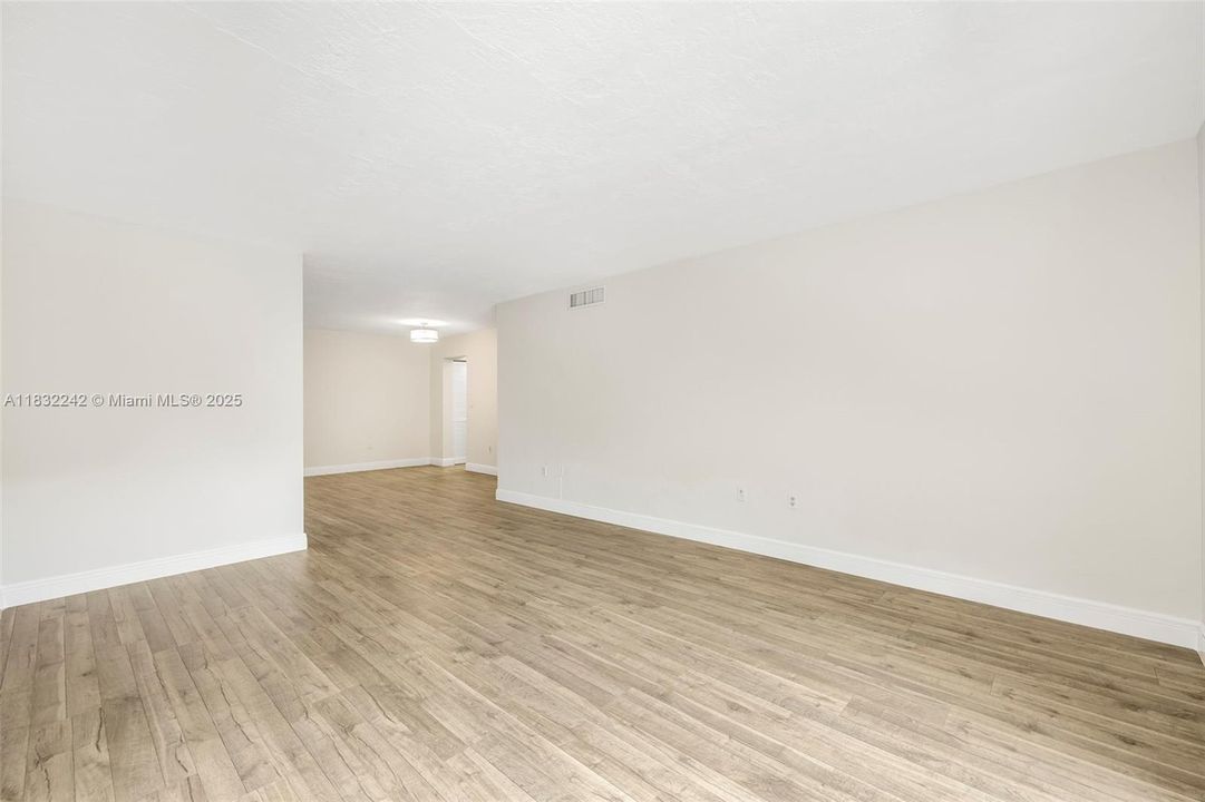 Vendido Recientemente: $399,000 (2 camas, 2 baños, 1163 Pies cuadrados)