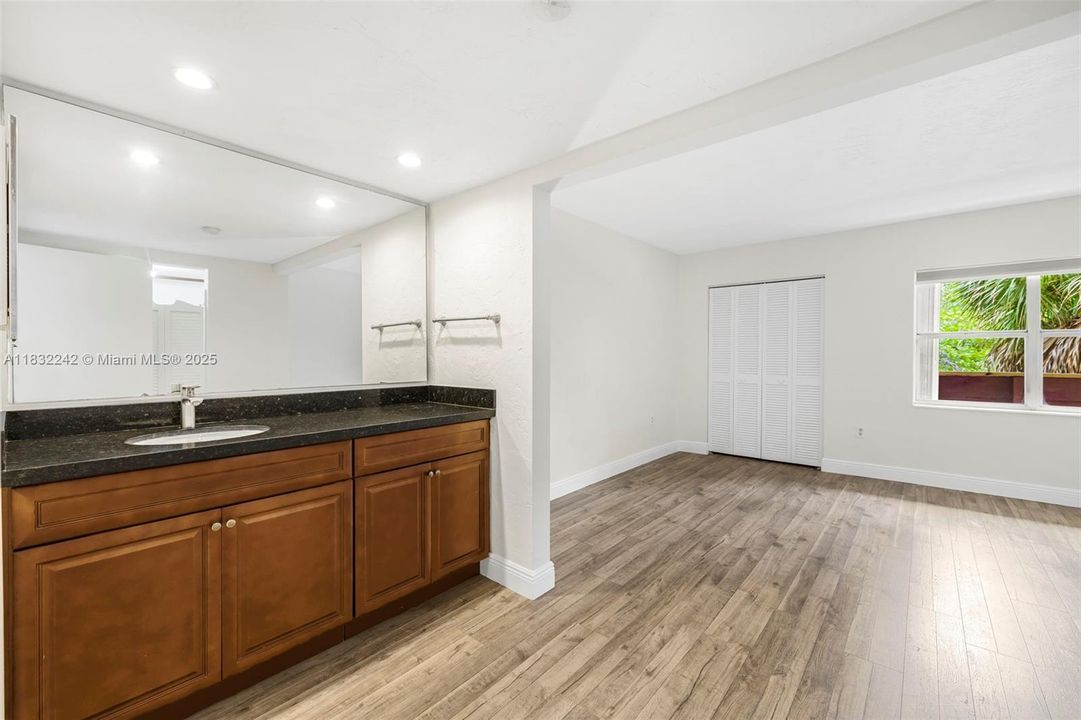 Vendido Recientemente: $399,000 (2 camas, 2 baños, 1163 Pies cuadrados)