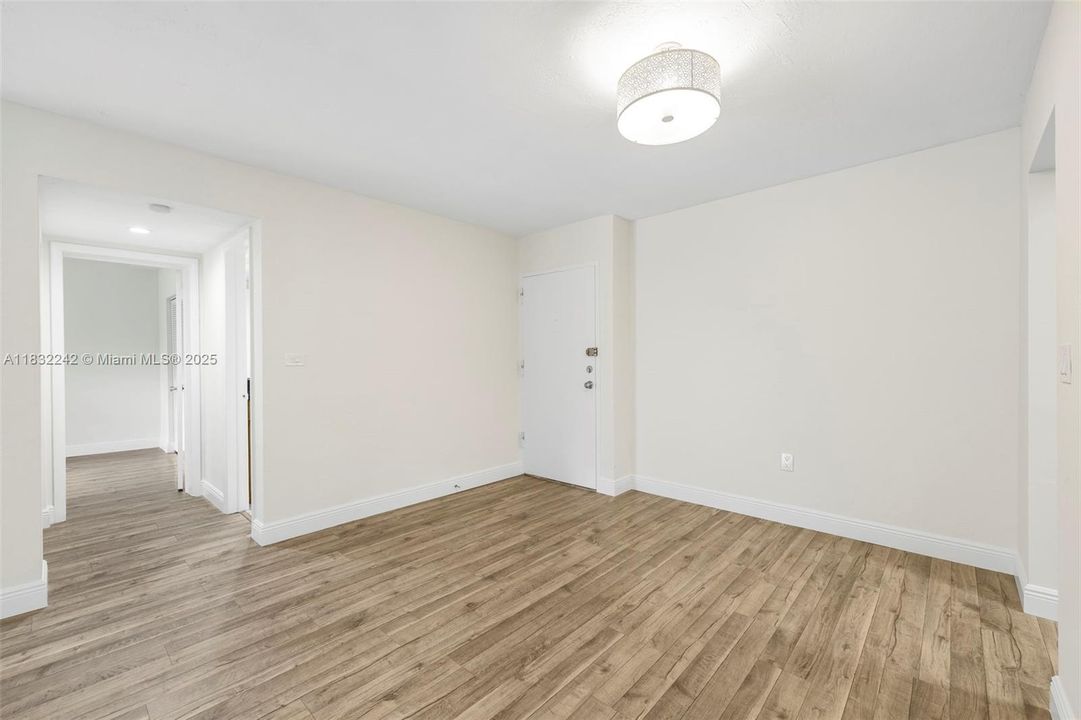 Vendido Recientemente: $399,000 (2 camas, 2 baños, 1163 Pies cuadrados)