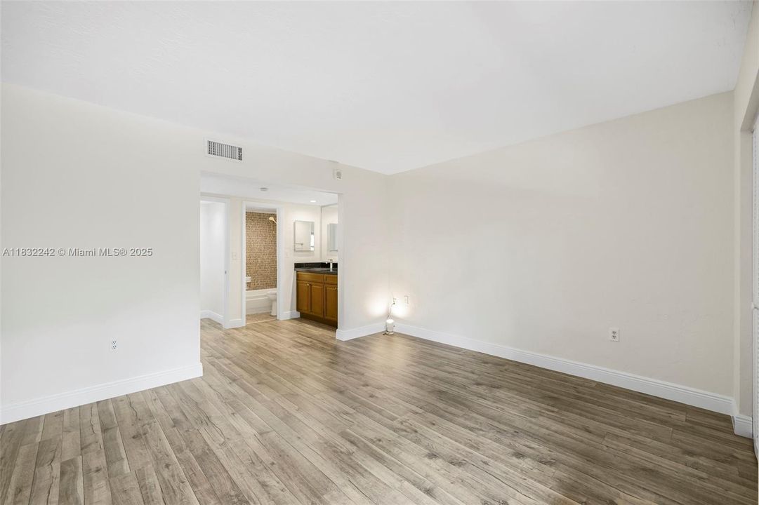 Vendido Recientemente: $399,000 (2 camas, 2 baños, 1163 Pies cuadrados)