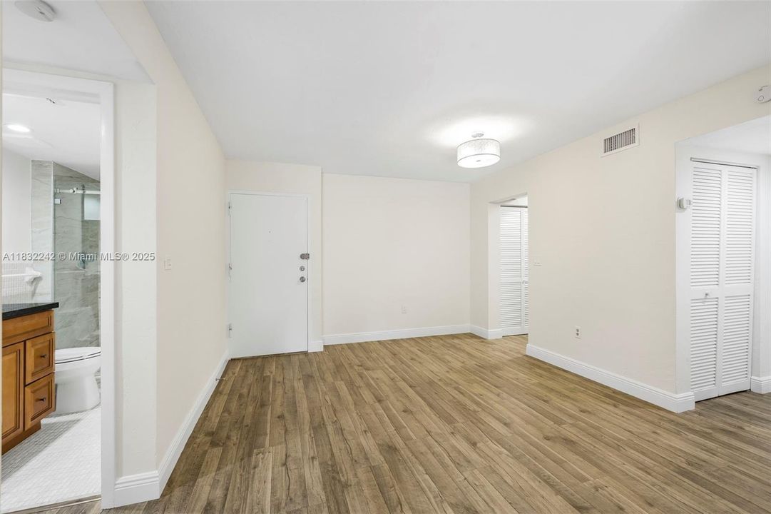 Vendido Recientemente: $399,000 (2 camas, 2 baños, 1163 Pies cuadrados)