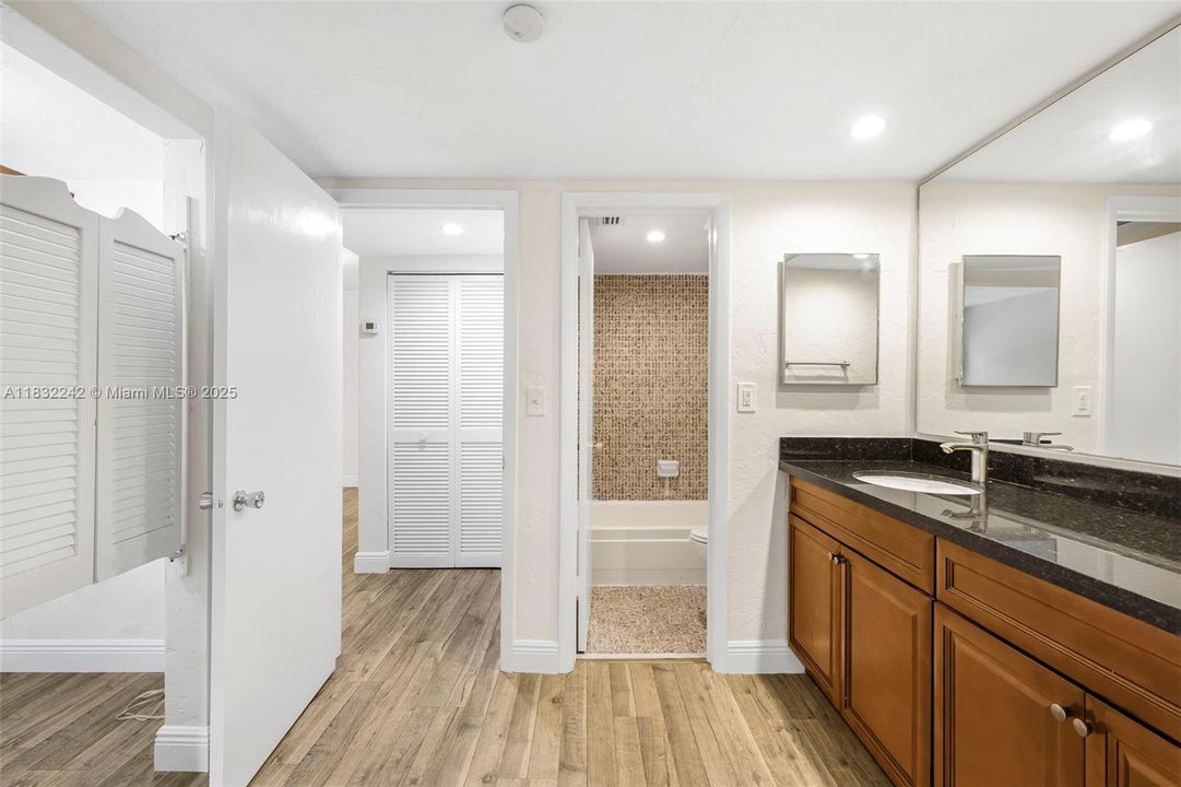 Vendido Recientemente: $399,000 (2 camas, 2 baños, 1163 Pies cuadrados)