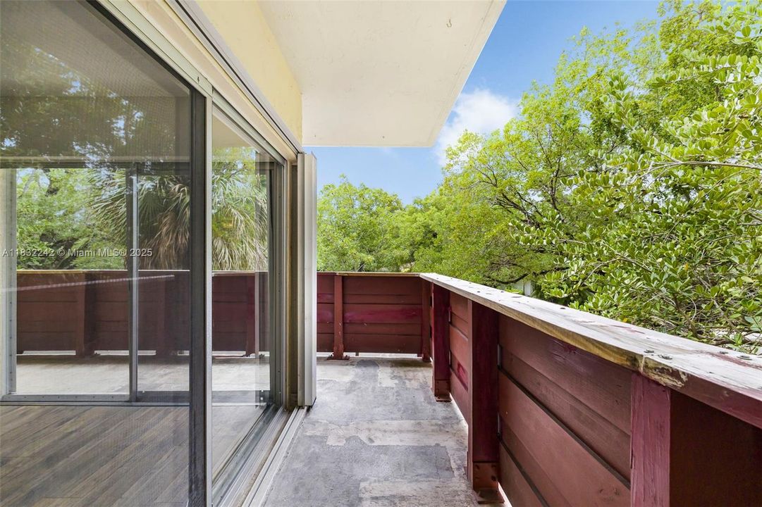 Vendido Recientemente: $399,000 (2 camas, 2 baños, 1163 Pies cuadrados)