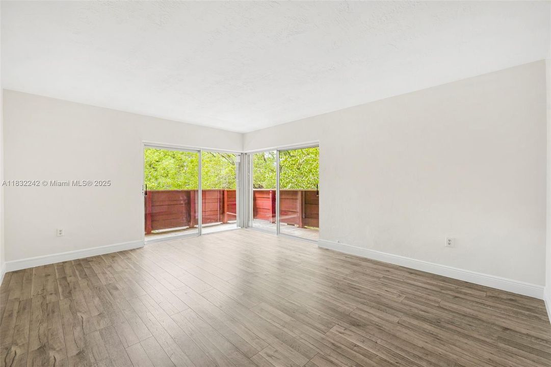 Vendido Recientemente: $399,000 (2 camas, 2 baños, 1163 Pies cuadrados)