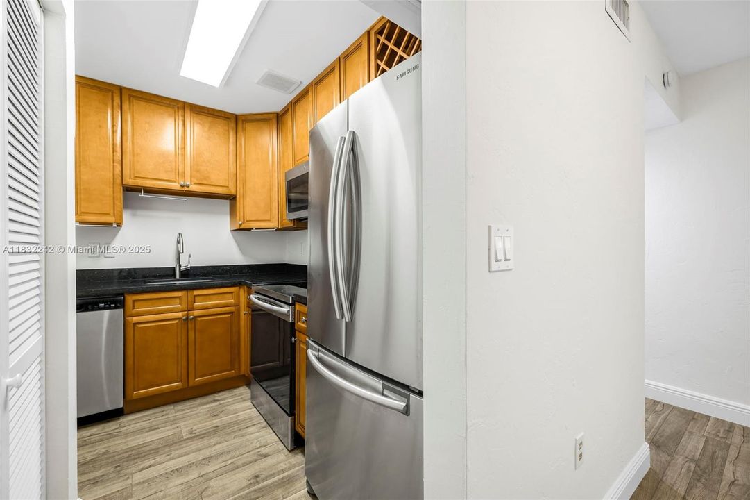 Vendido Recientemente: $399,000 (2 camas, 2 baños, 1163 Pies cuadrados)