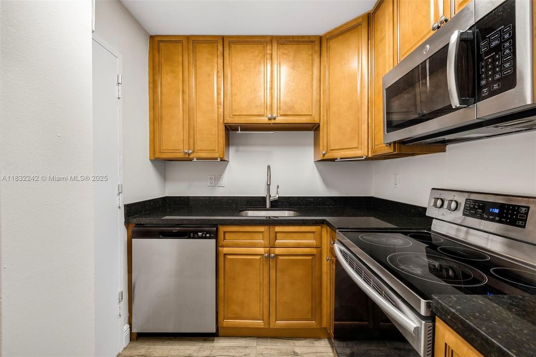 Vendido Recientemente: $399,000 (2 camas, 2 baños, 1163 Pies cuadrados)