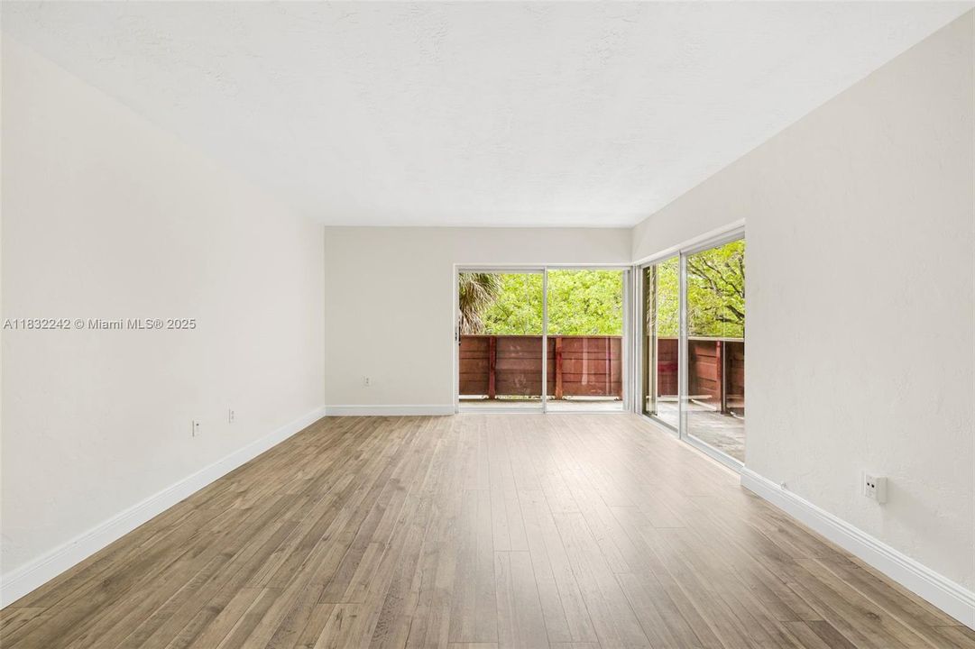 Vendido Recientemente: $399,000 (2 camas, 2 baños, 1163 Pies cuadrados)