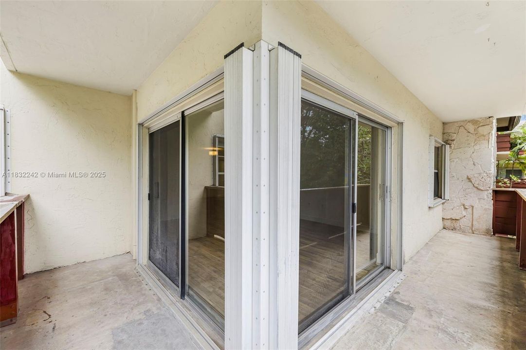 Vendido Recientemente: $399,000 (2 camas, 2 baños, 1163 Pies cuadrados)