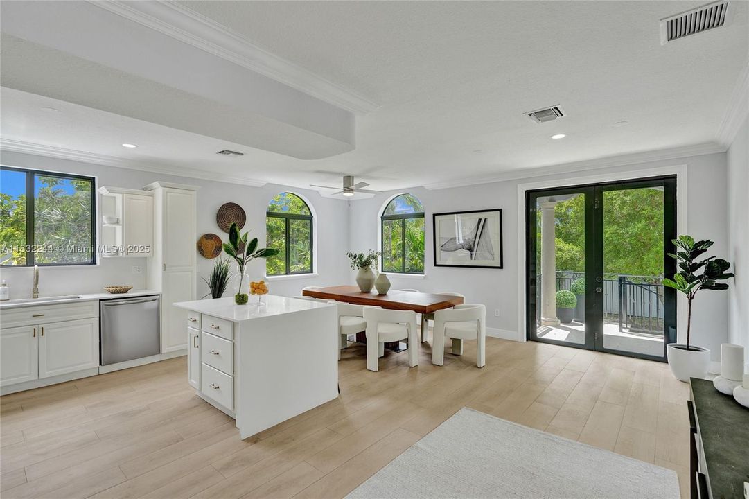 Vendido Recientemente: $1,400,000 (4 camas, 3 baños, 2542 Pies cuadrados)