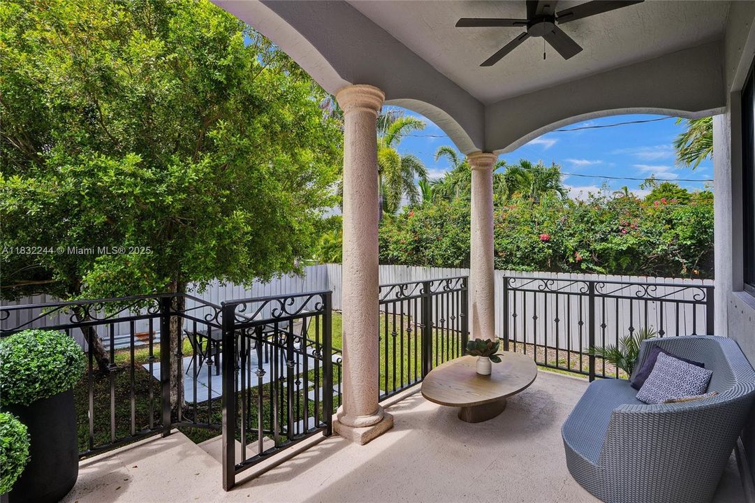 Vendido Recientemente: $1,400,000 (4 camas, 3 baños, 2542 Pies cuadrados)