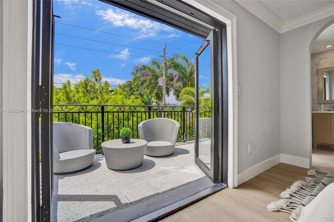 Vendido Recientemente: $1,400,000 (4 camas, 3 baños, 2542 Pies cuadrados)