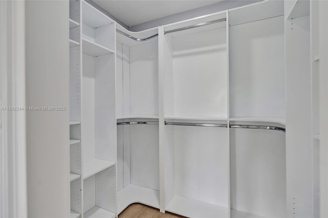 Vendido Recientemente: $1,400,000 (4 camas, 3 baños, 2542 Pies cuadrados)