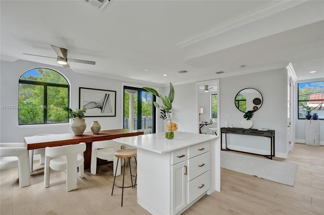 Vendido Recientemente: $1,400,000 (4 camas, 3 baños, 2542 Pies cuadrados)