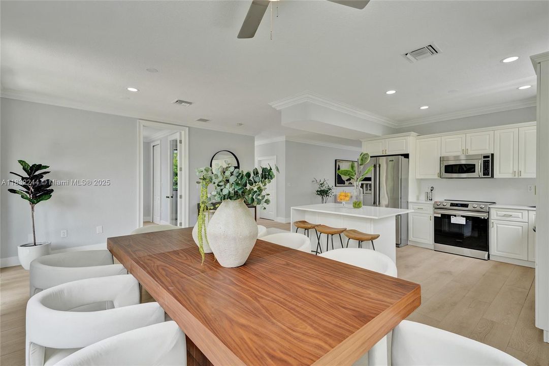 Vendido Recientemente: $1,400,000 (4 camas, 3 baños, 2542 Pies cuadrados)