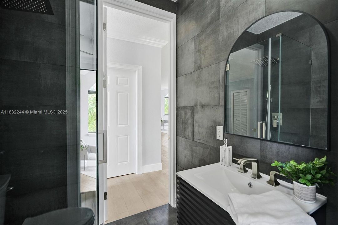 Vendido Recientemente: $1,400,000 (4 camas, 3 baños, 2542 Pies cuadrados)