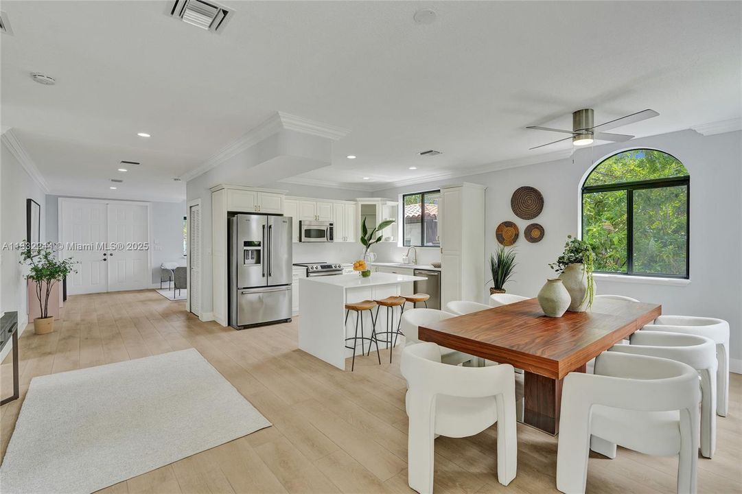 Vendido Recientemente: $1,400,000 (4 camas, 3 baños, 2542 Pies cuadrados)