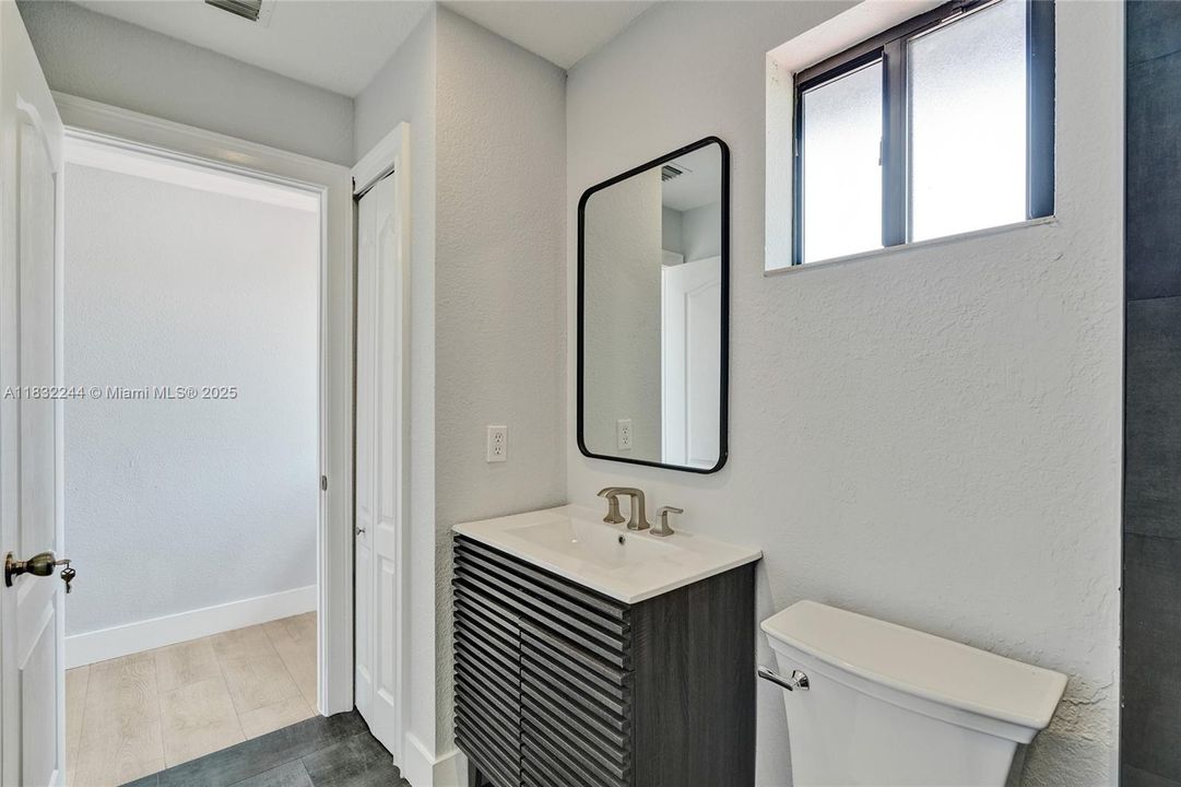 Vendido Recientemente: $1,400,000 (4 camas, 3 baños, 2542 Pies cuadrados)