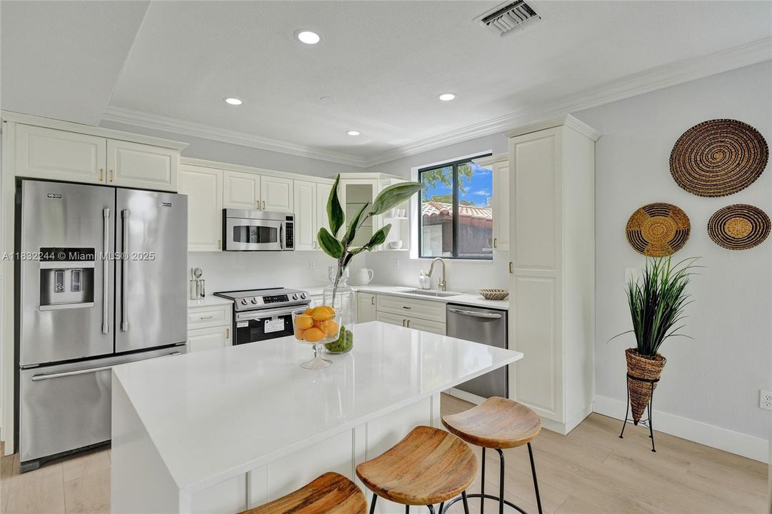 Vendido Recientemente: $1,400,000 (4 camas, 3 baños, 2542 Pies cuadrados)