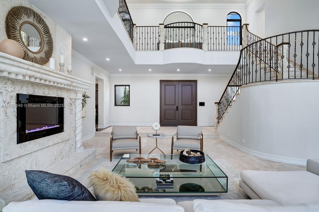 En Venta: $6,290,000 (5 camas, 5 baños, 4632 Pies cuadrados)