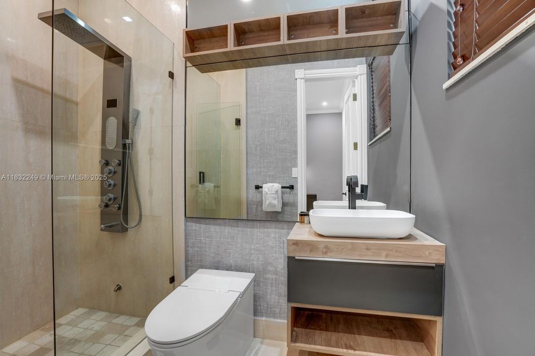 En Venta: $6,290,000 (5 camas, 5 baños, 4632 Pies cuadrados)