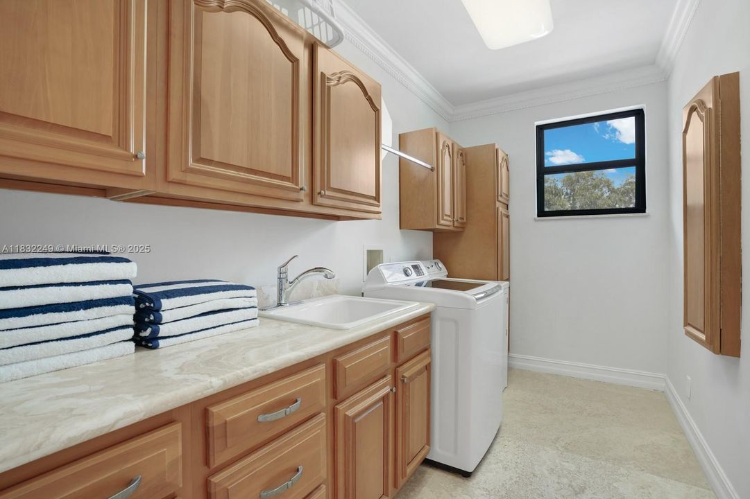En Venta: $6,290,000 (5 camas, 5 baños, 4632 Pies cuadrados)