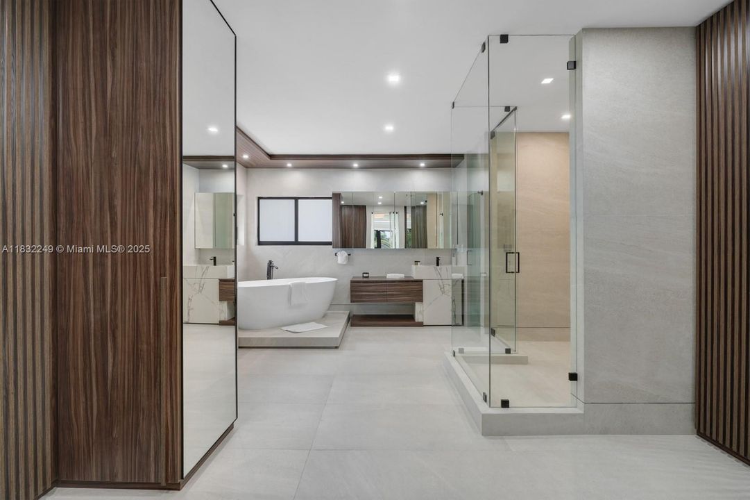 En Venta: $6,290,000 (5 camas, 5 baños, 4632 Pies cuadrados)