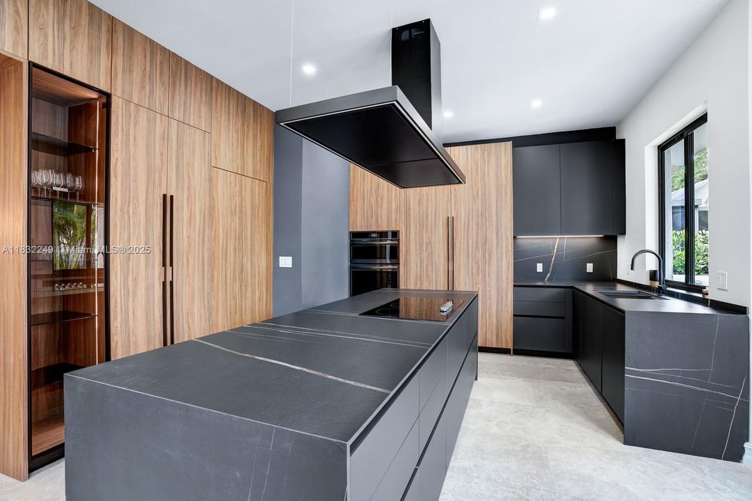 En Venta: $6,290,000 (5 camas, 5 baños, 4632 Pies cuadrados)