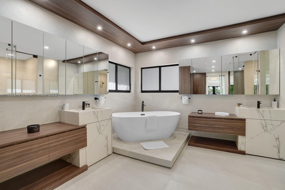 En Venta: $6,290,000 (5 camas, 5 baños, 4632 Pies cuadrados)