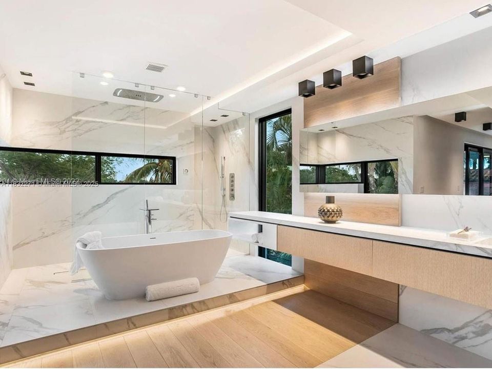 For Sale: $7,950,000 (6 beds, 6 baths, 4330 Square Feet)