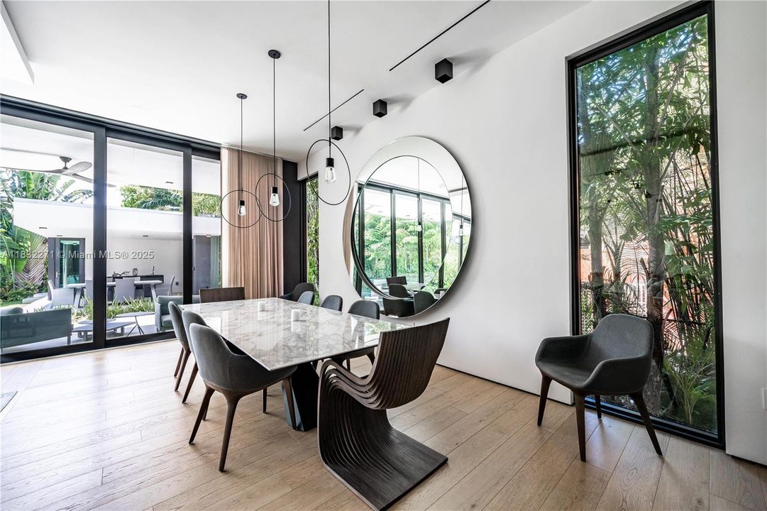 For Sale: $7,950,000 (6 beds, 6 baths, 4330 Square Feet)