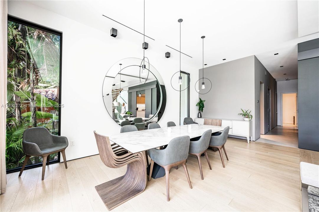 For Sale: $7,950,000 (6 beds, 6 baths, 4330 Square Feet)