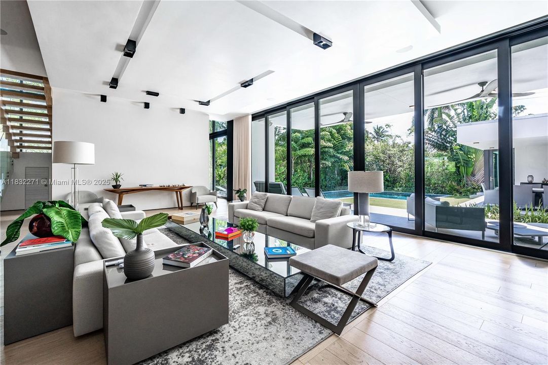 For Sale: $7,950,000 (6 beds, 6 baths, 4330 Square Feet)