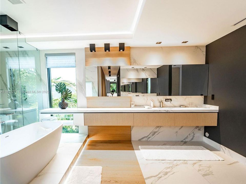 For Sale: $7,950,000 (6 beds, 6 baths, 4330 Square Feet)