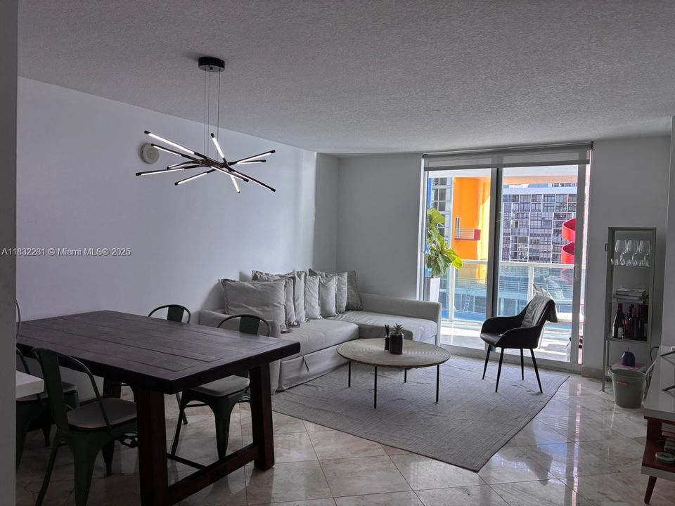 For Sale: $465,000 (1 beds, 1 baths, 791 Square Feet)
