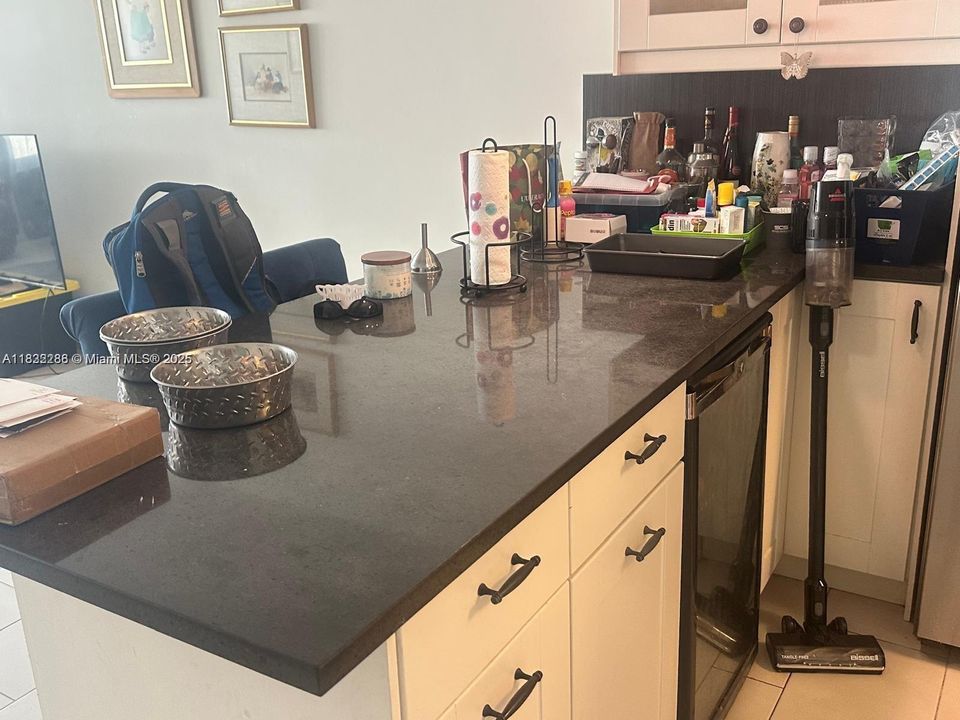 Недавно арендовано: $2,050 (1 спален, 1 ванн, 830 Квадратных фут)