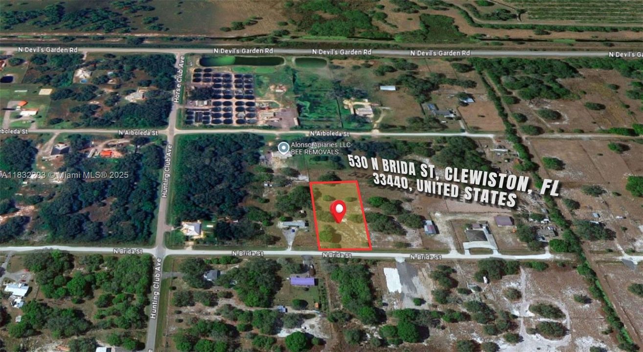 En Venta: $70,000 (1.25 acres)