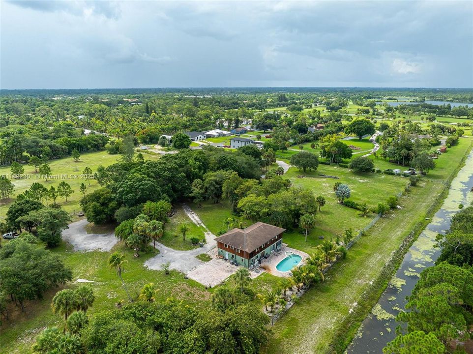 En Venta: $1,500,000 (5 camas, 3 baños, 2722 Pies cuadrados)