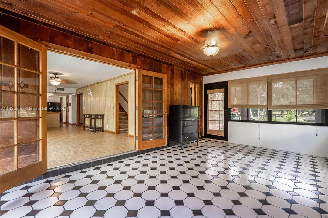 En Venta: $1,500,000 (5 camas, 3 baños, 2722 Pies cuadrados)