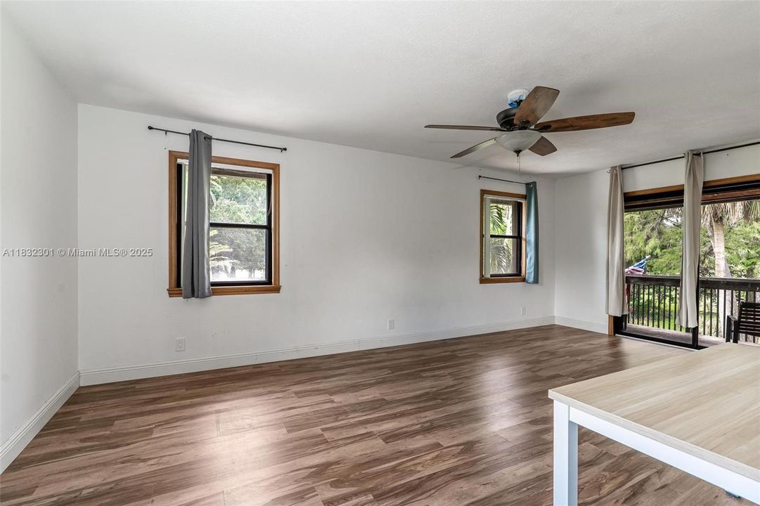 En Venta: $1,500,000 (5 camas, 3 baños, 2722 Pies cuadrados)