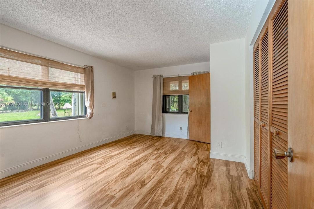 En Venta: $1,500,000 (5 camas, 3 baños, 2722 Pies cuadrados)